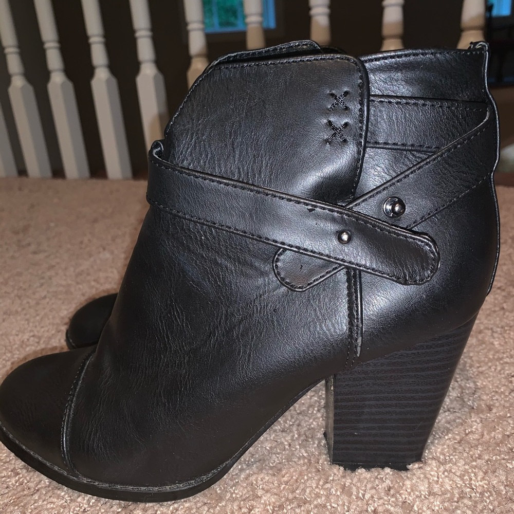 CHARLOTTE RUSSE BLACK BOOTS, GREAT CONDITION